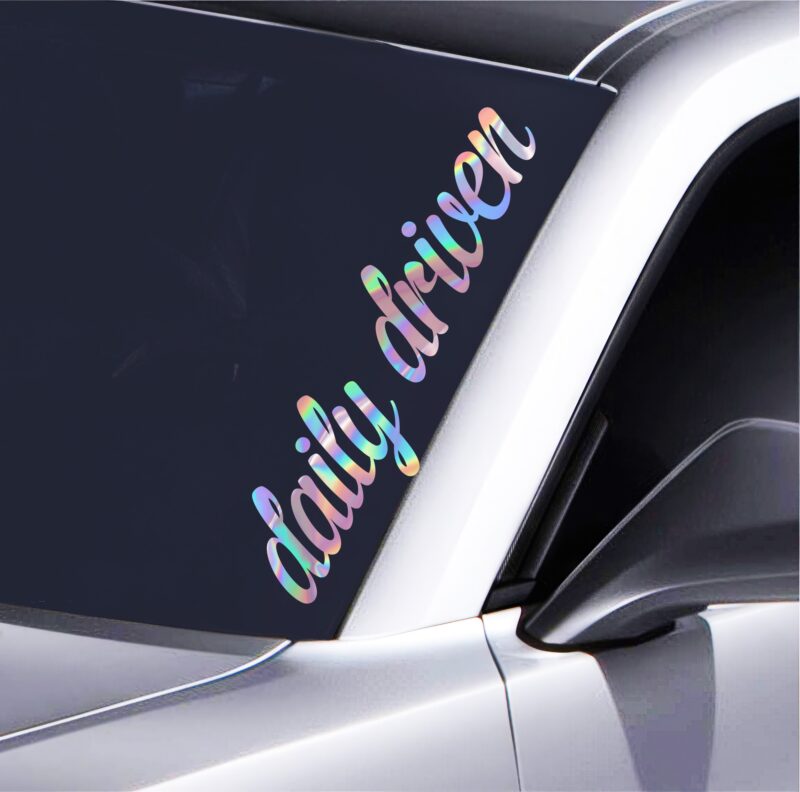Daily Driven Auto Aufkleber  Konturgeschnitten & Rückstandsfrei Wetterfest & UV-beständig Tuning Sticker für Auto-Fans 5 Farben, 55x14,5 cm, Premiumfolie – Bild 3